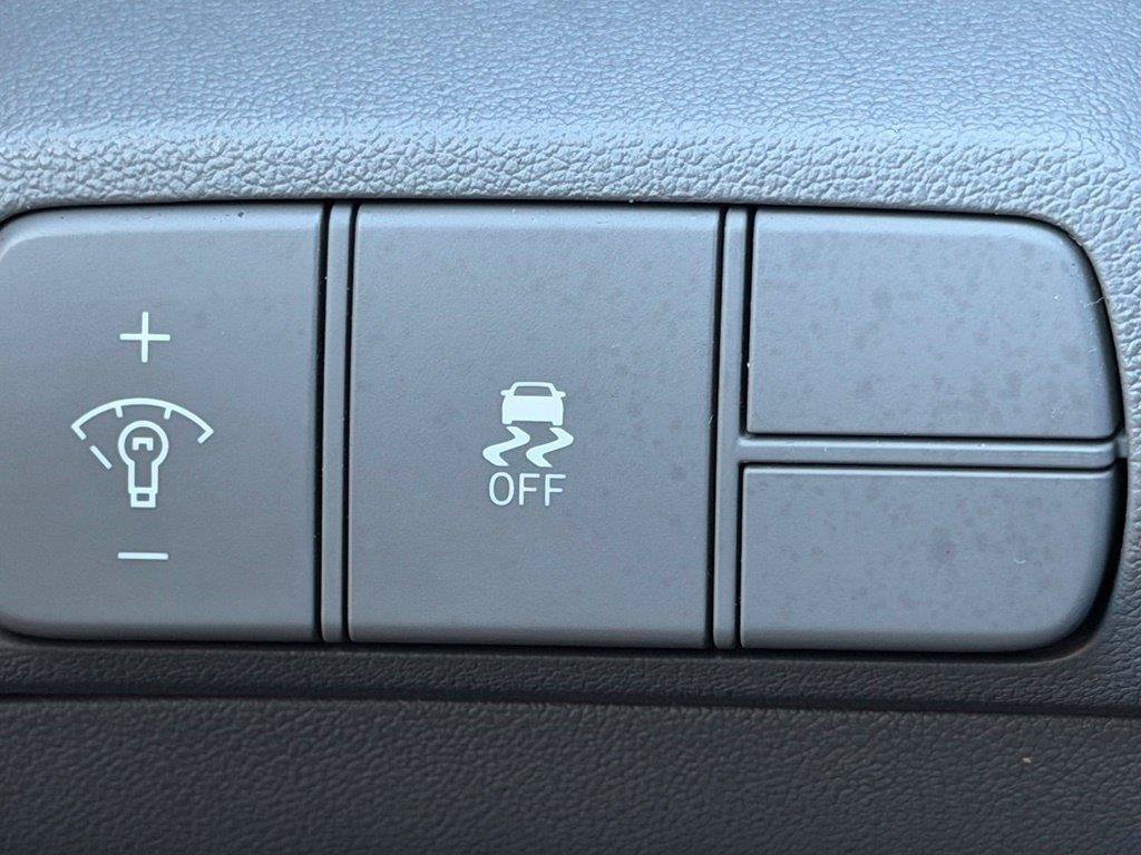 Used 2025 Hyundai Elantra SEL FWD image 16
