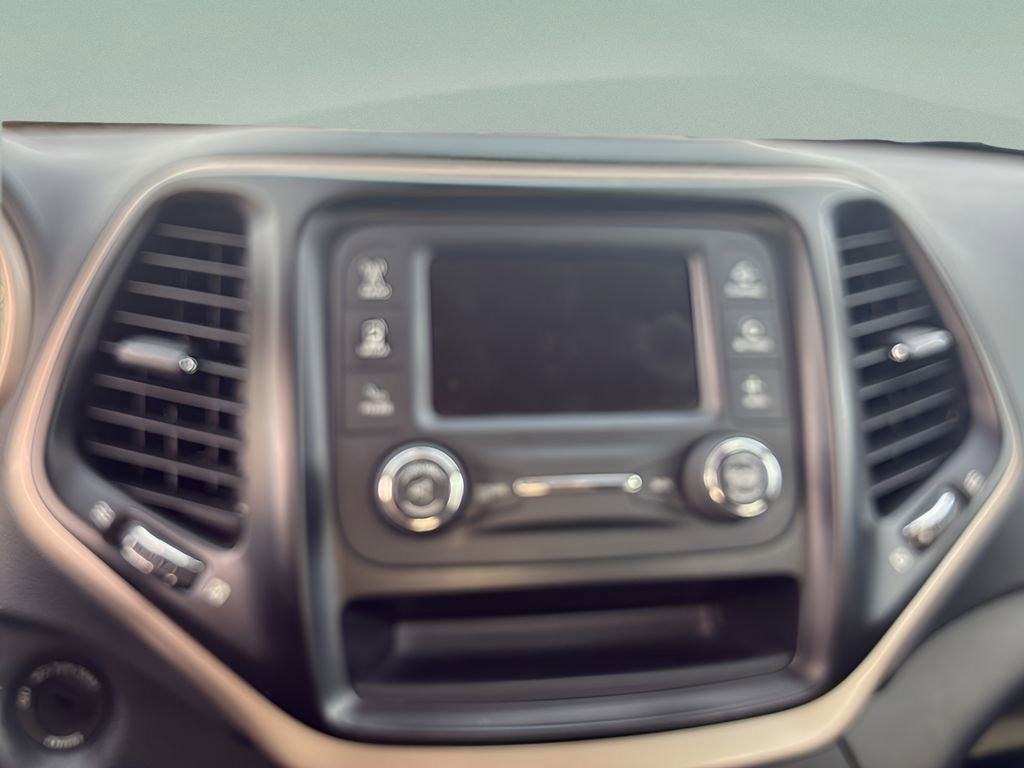 Used 2016 Jeep Cherokee Sport image 15