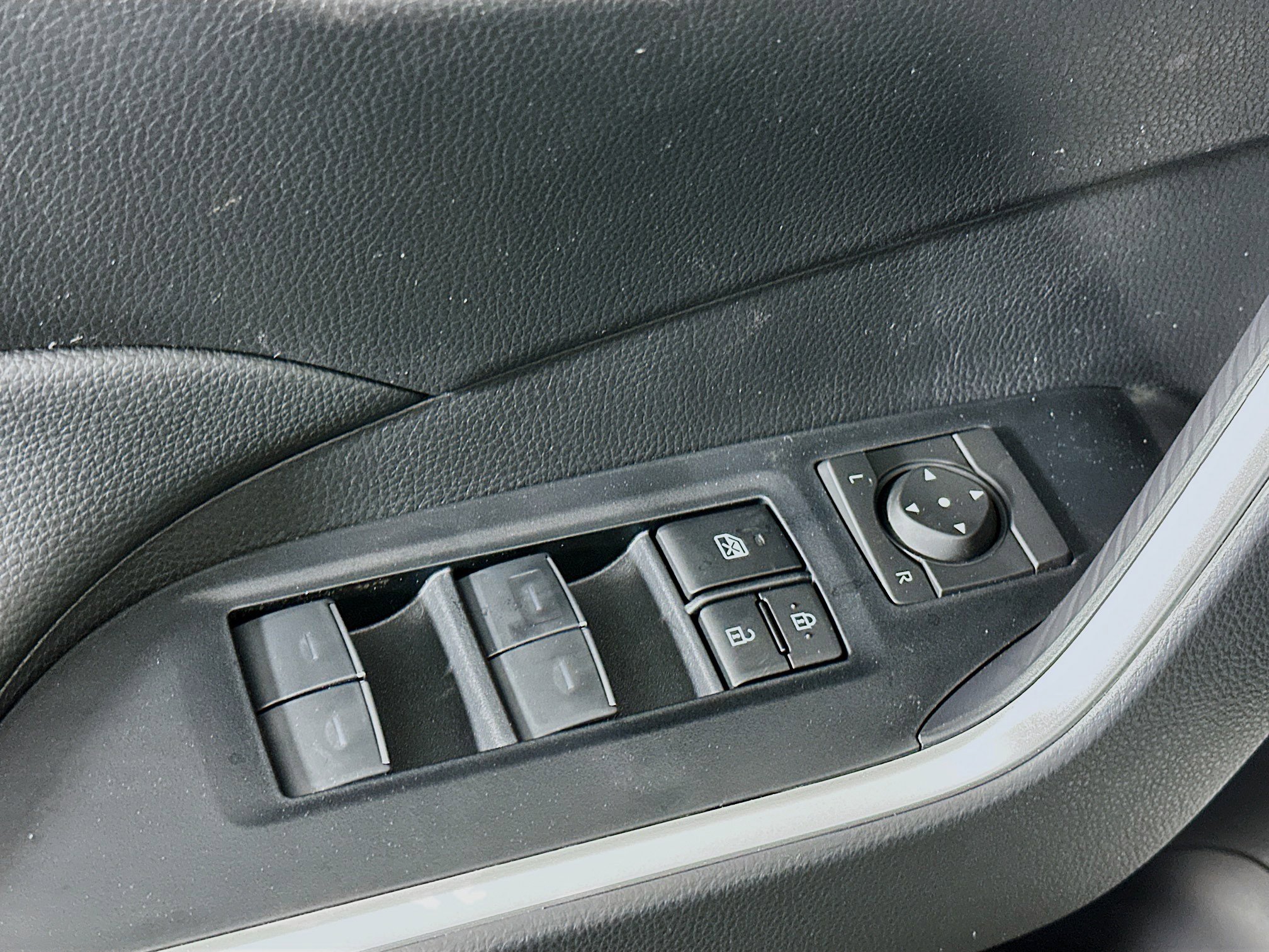 Used 2025 Toyota RAV4 XLE w/ Convenience Package image 15