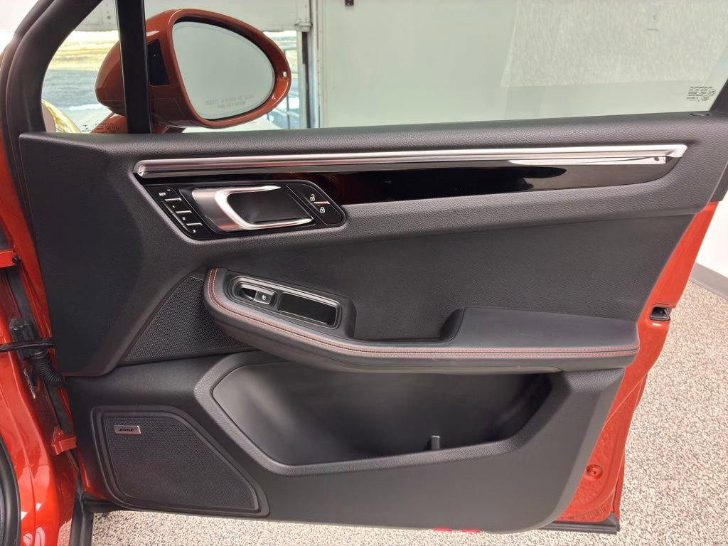 Used 2023 Porsche Macan w/ Premium Package Plus image 46