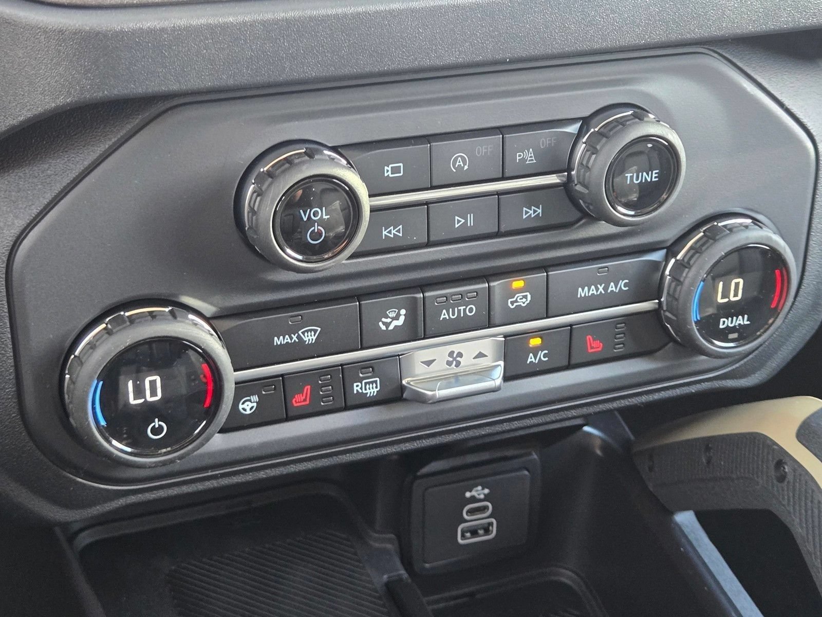 New 2026 Ford Bronco Badlands AWD/4WD image 26