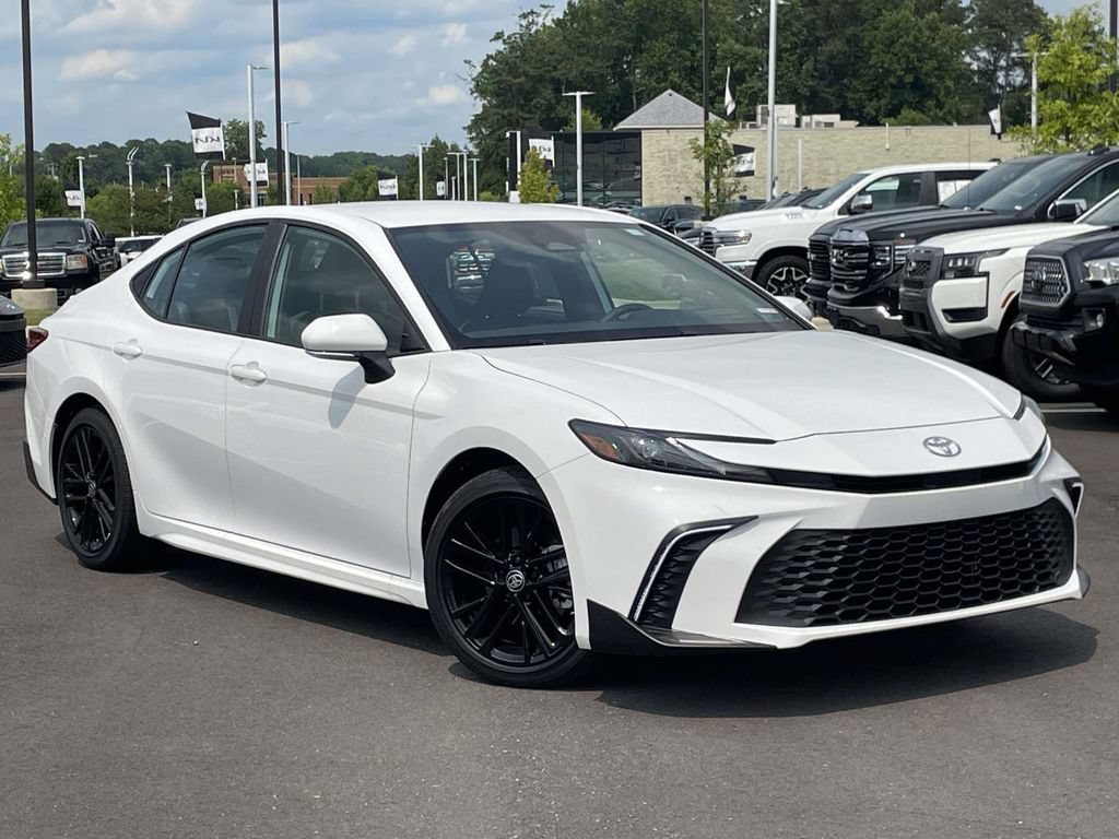Used 2026 Toyota Camry SE FWD image 1
