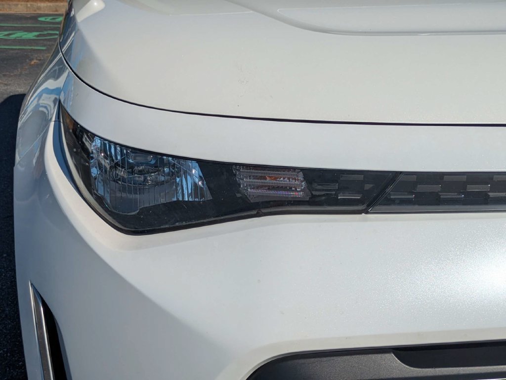 Used 2023 Kia Soul LX FWD image 10