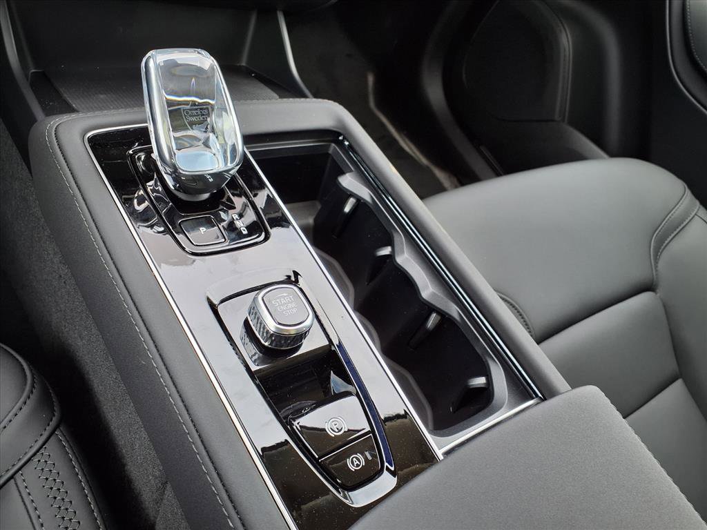 New 2026 Volvo XC90 B6 Plus w/ Protection Package Premier image 14