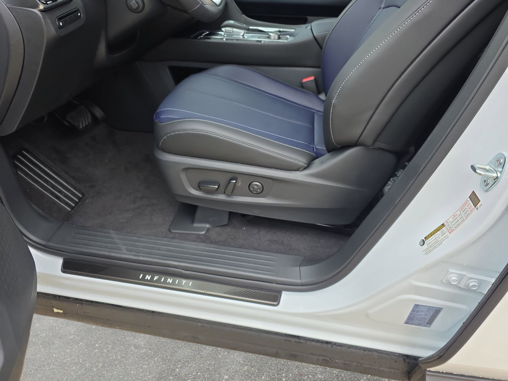 New 2026 INFINITI QX60 Sport w/ Dark Cargo Package AWD/4WD image 28