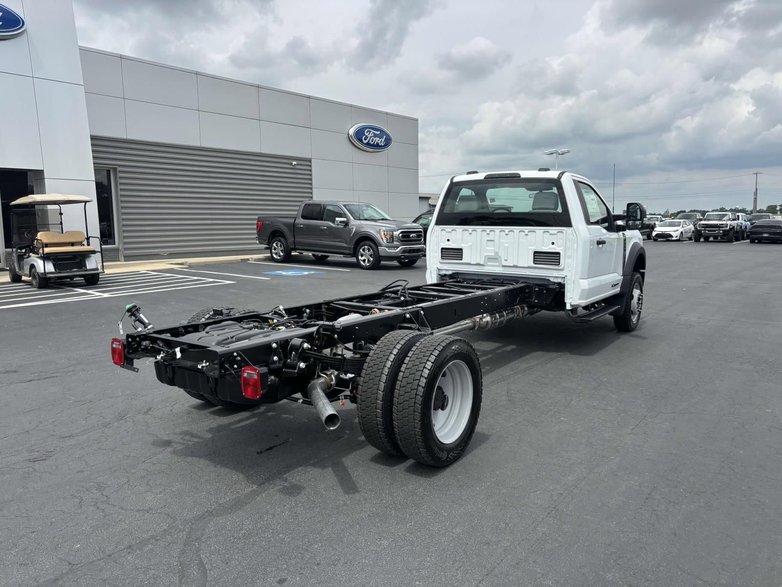 New 2025 Ford F550 4x4 Regular Cab Super Duty image 28