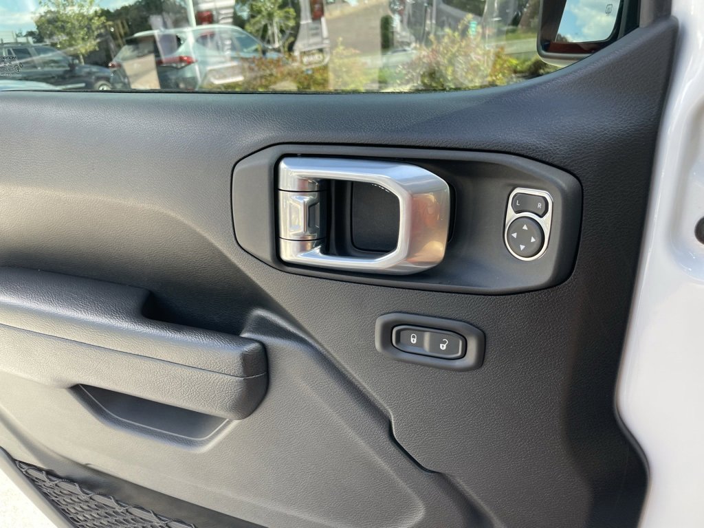 Used 2022 Jeep Gladiator Sport image 19