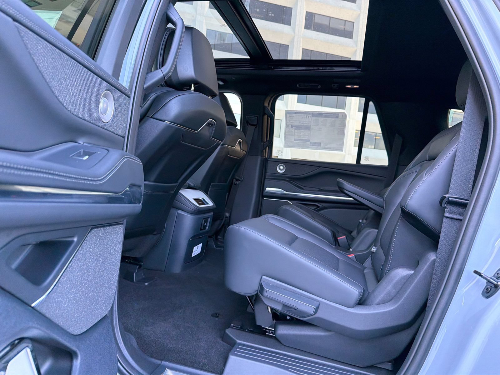 New 2026 Lincoln Navigator L Reserve w/ Jet Appearance Package AWD/4WD image 19