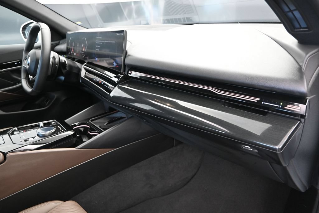 Certified 2026 BMW 530i RWD image 24