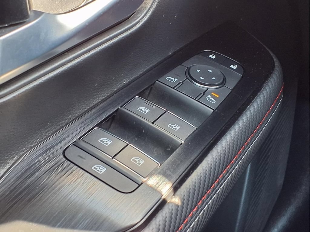 Used 2025 Nissan Kicks SR FWD image 19
