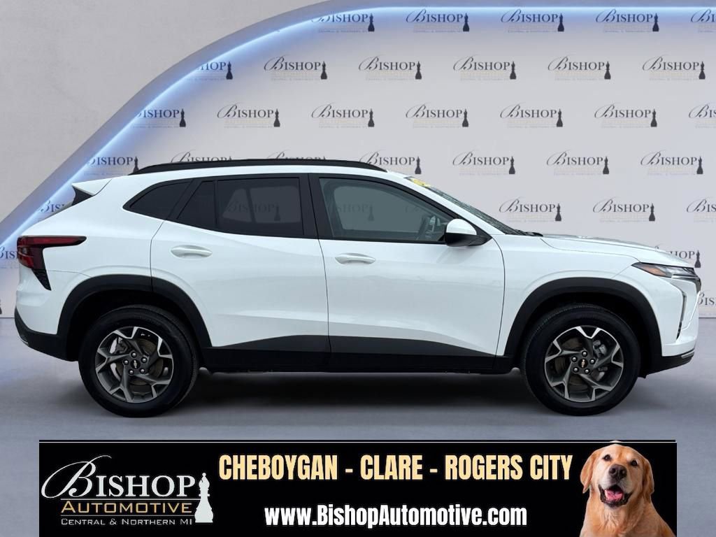 Used 2025 Chevrolet Trax LT w/ LT Convenience Package FWD image 23