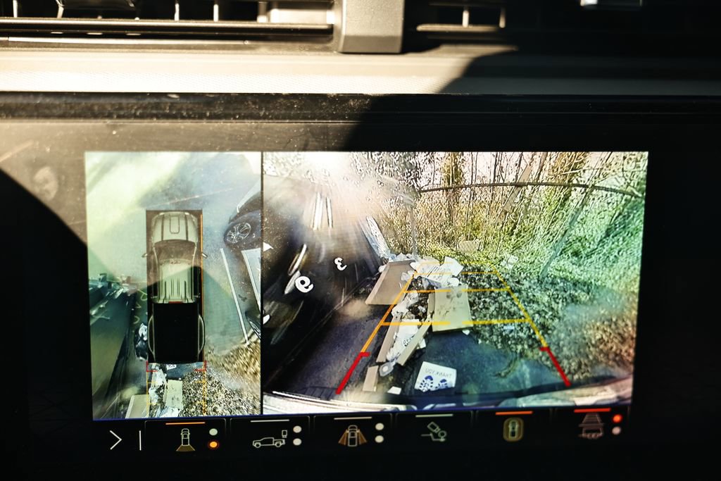 Used 2025 GMC Sierra 3500 Denali w/ Denali Reserve Package image 16