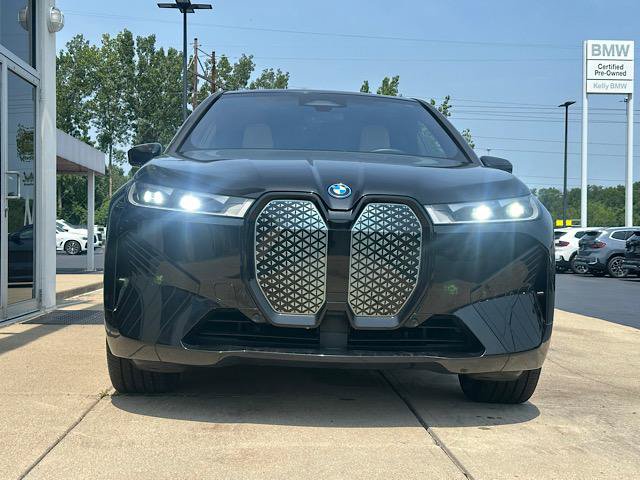 Used 2023 BMW iX xDrive50 w/ Sport Package AWD/4WD image 2