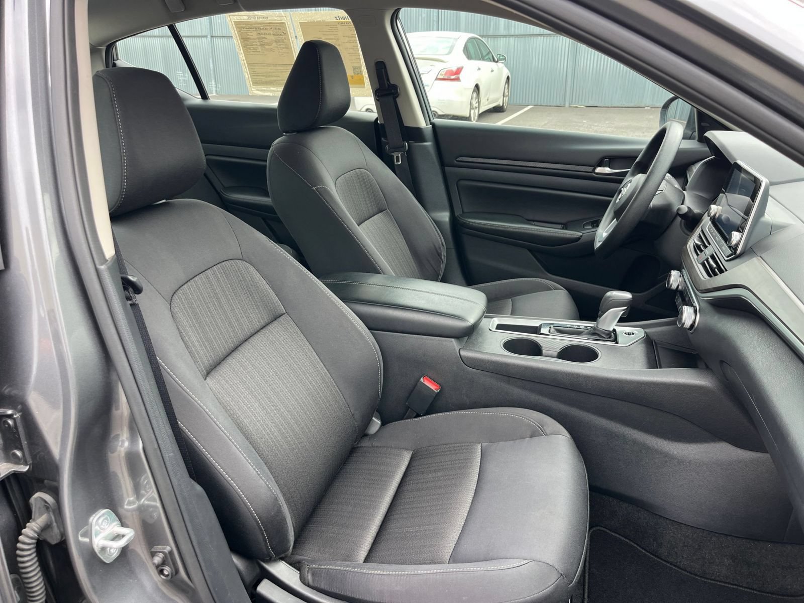 Used 2025 Nissan Altima 2.5 SV FWD image 36