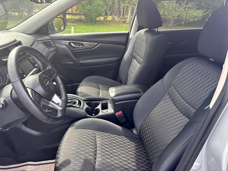 Used 2019 Nissan Rogue SV w/ Premium Package image 12