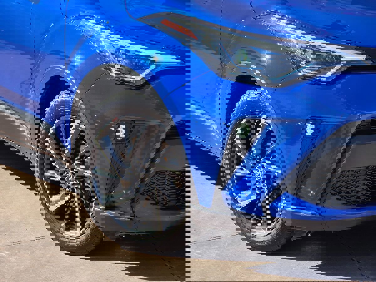 Used 2020 Toyota C-HR Limited FWD image 5