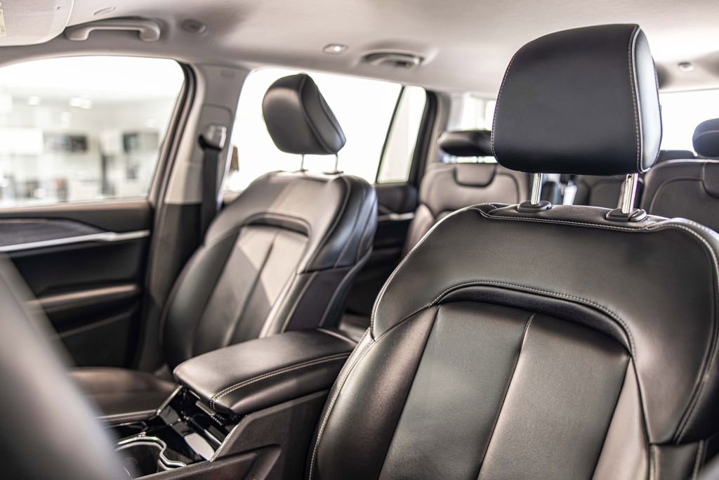 Used 2023 Jeep Grand Cherokee L Limited w/ Black Appearance Package image 20