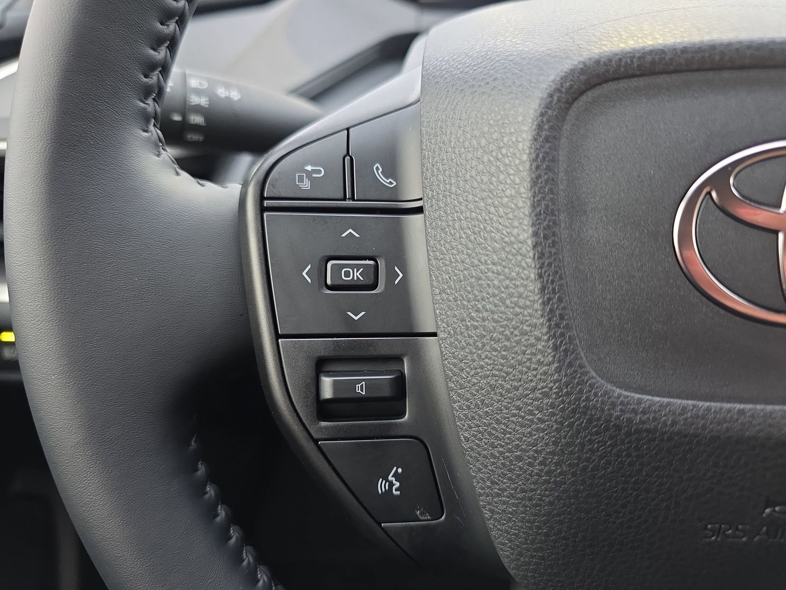 Used 2025 Toyota Prius LE image 16