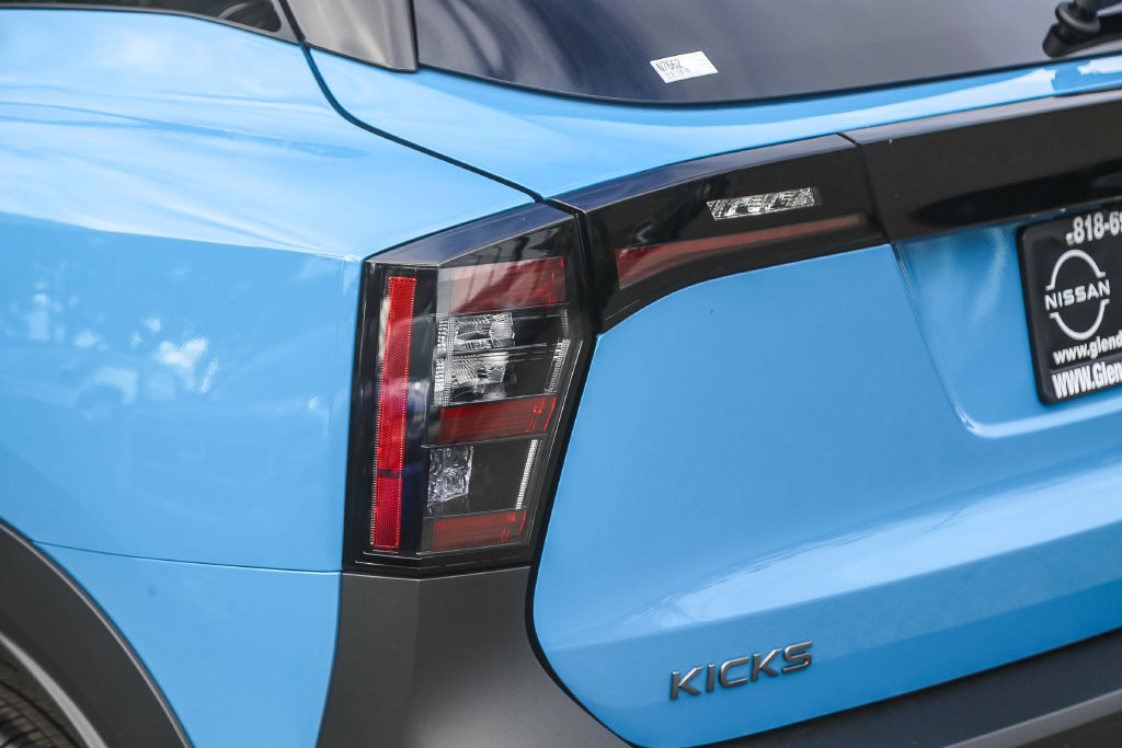 New 2026 Nissan Kicks SR FWD image 9