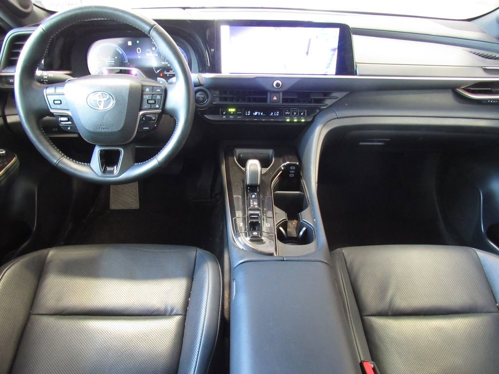 Used 2024 Toyota Crown Platinum AWD/4WD image 32