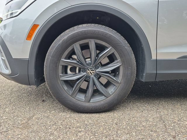 Used 2024 Volkswagen Tiguan SE AWD/4WD image 10