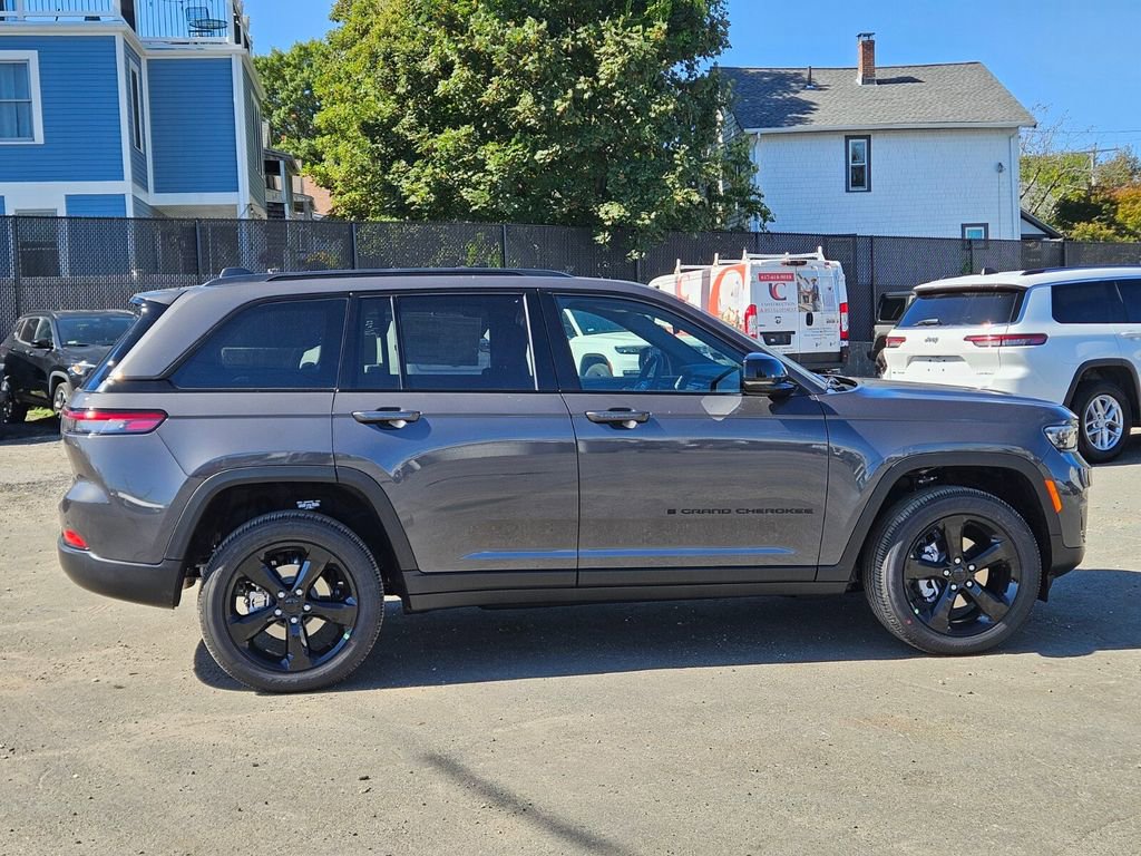 New 2025 Jeep Grand Cherokee Altitude image 6