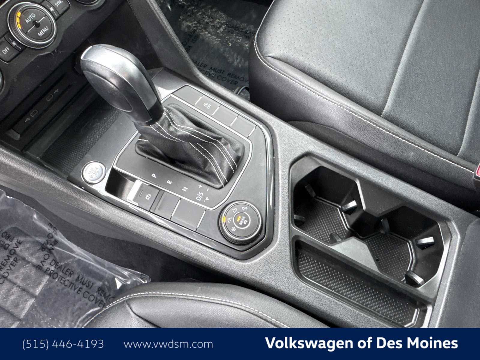 Used 2021 Volkswagen Tiguan SE w/ Panoramic Sunroof Package image 16