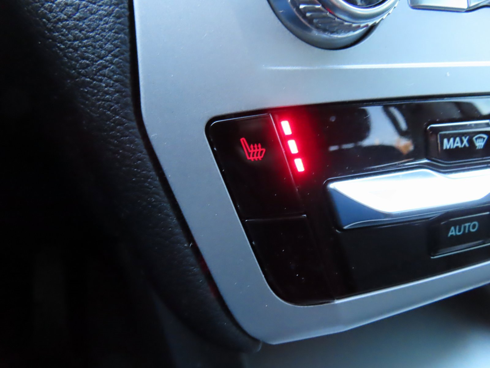 Used 2024 Ford Explorer XLT image 24