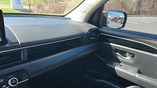 Used 2025 Honda Pilot Touring image 21