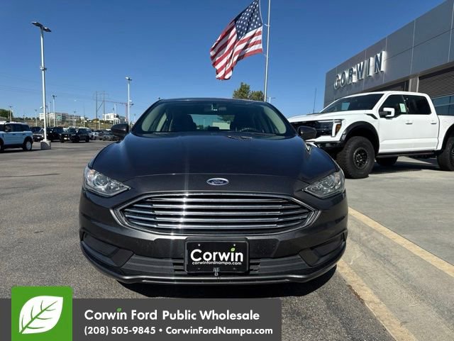 Used 2018 Ford Fusion SE w/ Fusion SE Technology Package FWD image 2