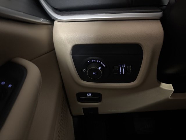 Used 2023 Jeep Grand Cherokee Limited image 36