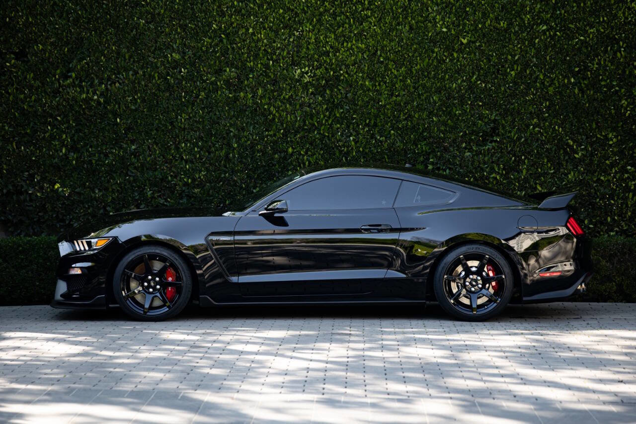 Used 2019 Ford Mustang Shelby GT350R w/ GT350R Equipment Group 920A image 2