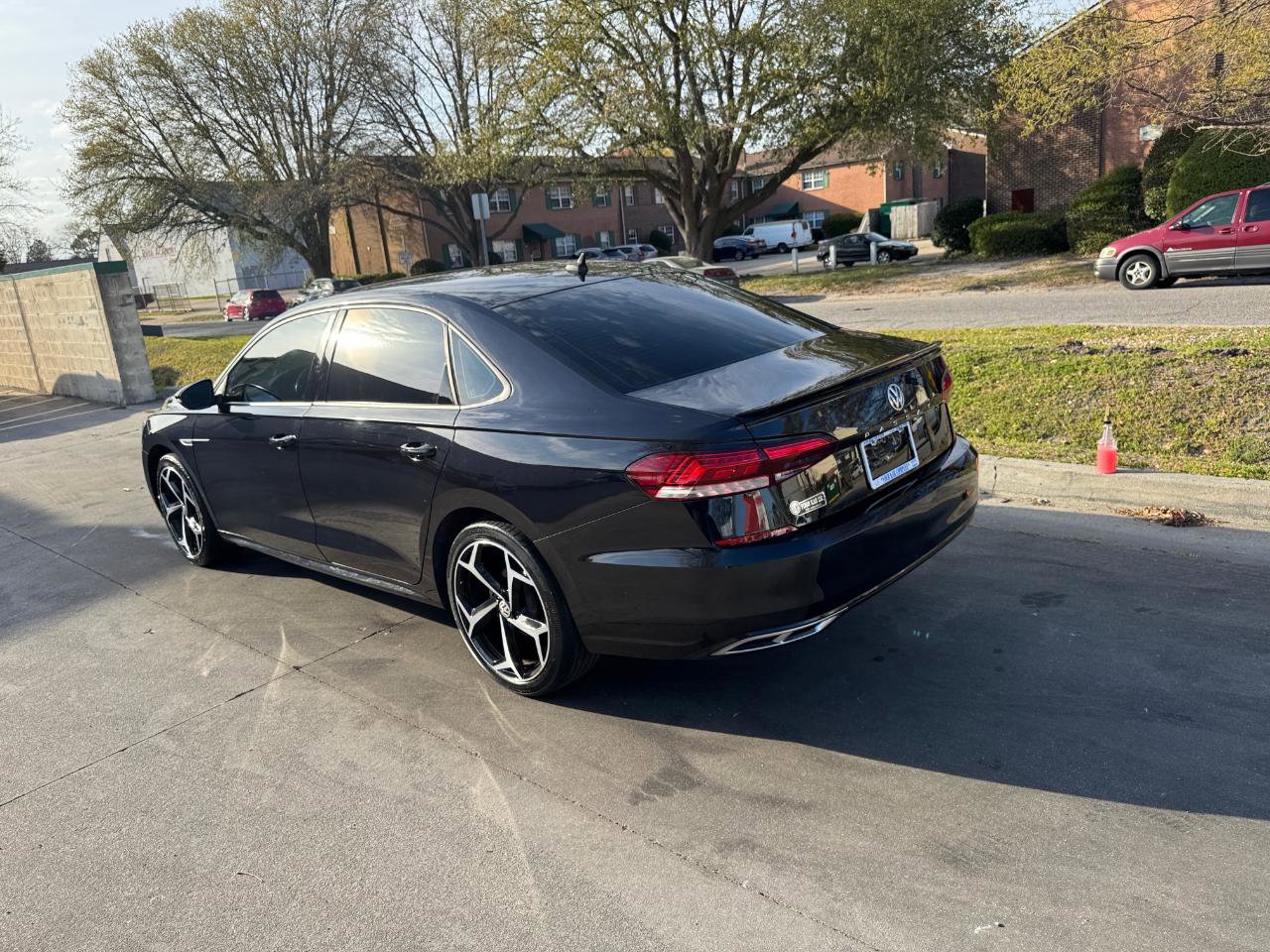 Used 2020 Volkswagen Passat 2.0T R-Line image 9