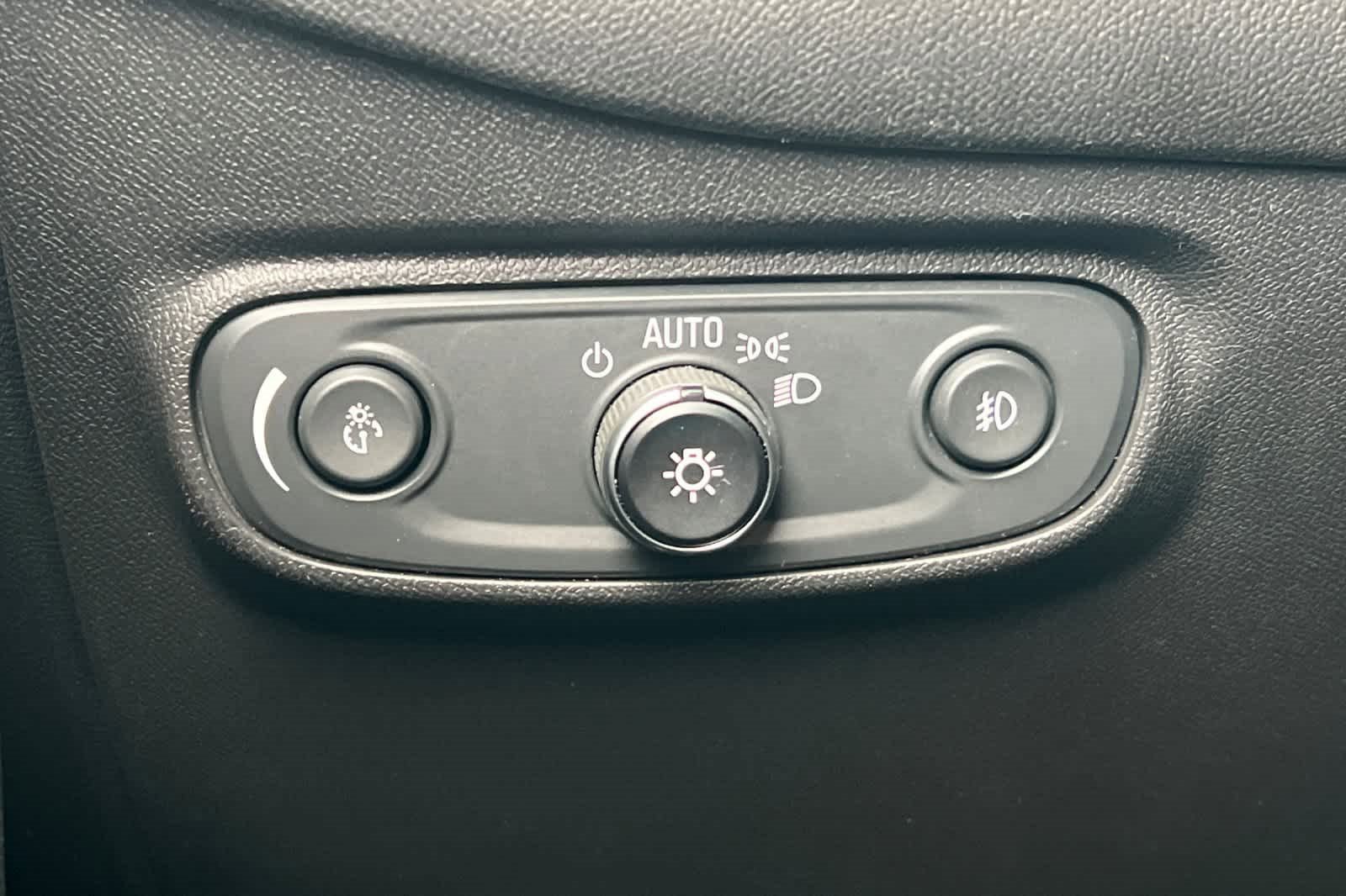 Used 2024 Chevrolet Equinox Premier image 28