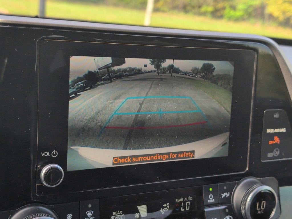 Used 2023 Toyota Highlander L FWD image 6