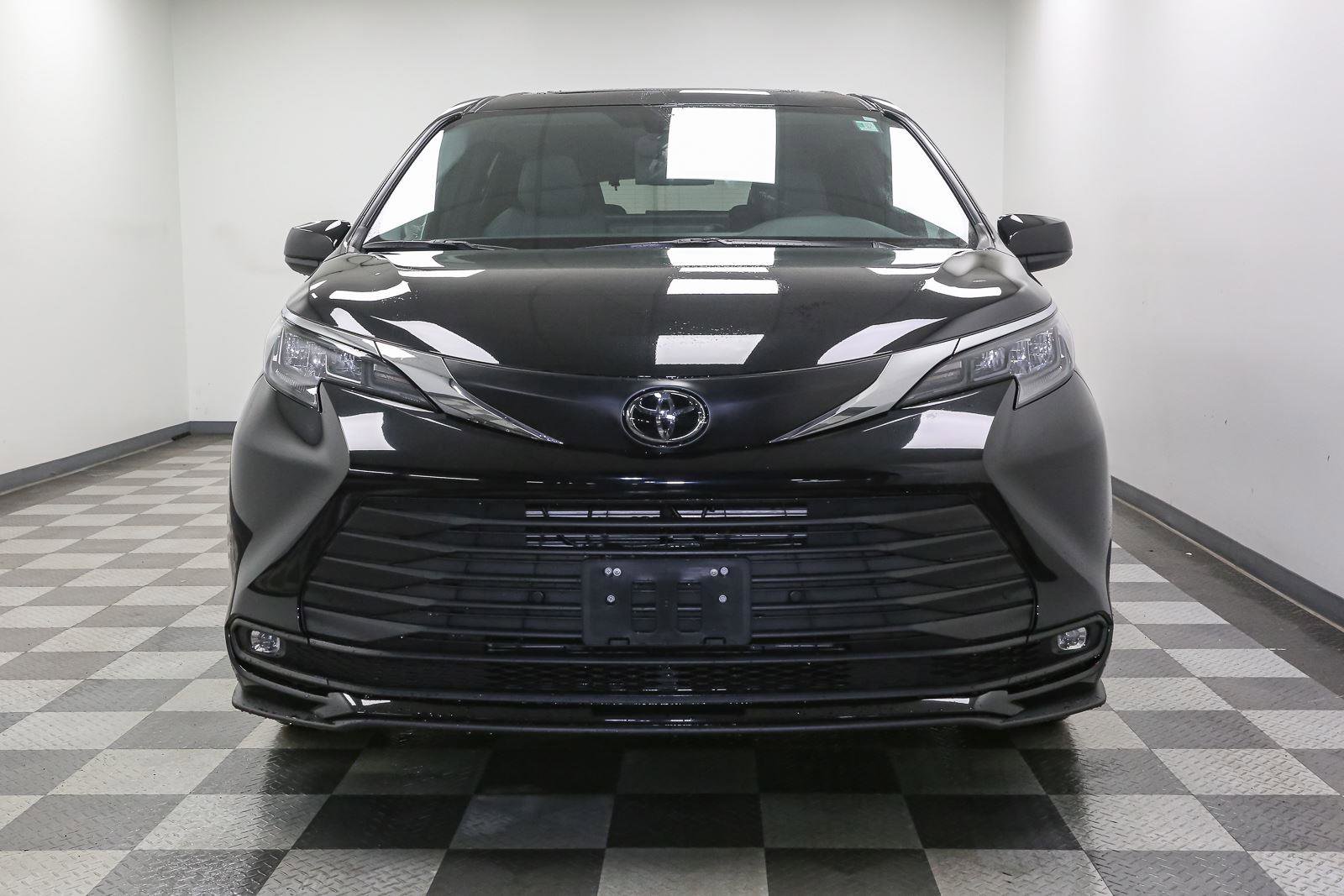 New 2026 Toyota Sienna XLE image 3