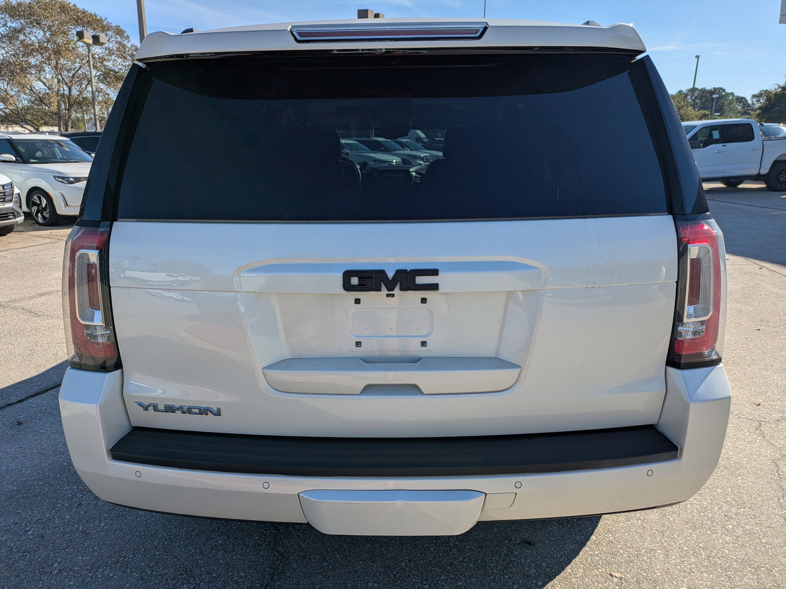 Used 2015 GMC Yukon SLT w/ HD Trailering Package image 5