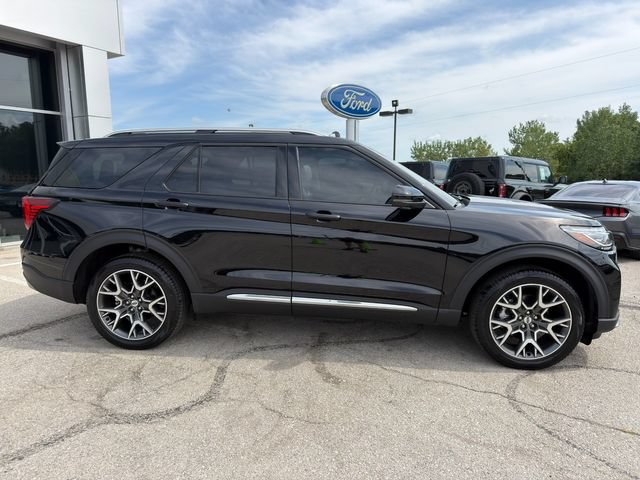 Used 2025 Ford Explorer Platinum w/ Ultimate Package AWD/4WD image 8