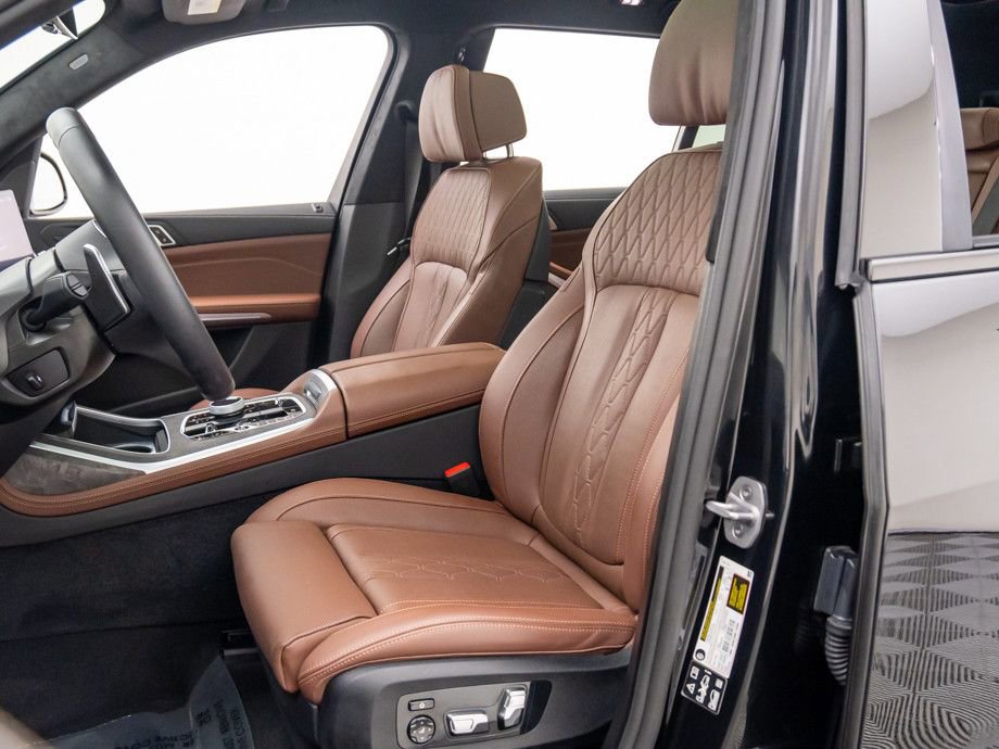 Certified 2025 BMW X7 M60i w/ Executive Package image 14