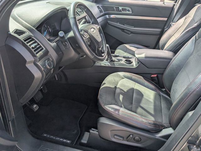 Used 2019 Ford Explorer XLT w/ Equipment Group 202A image 4