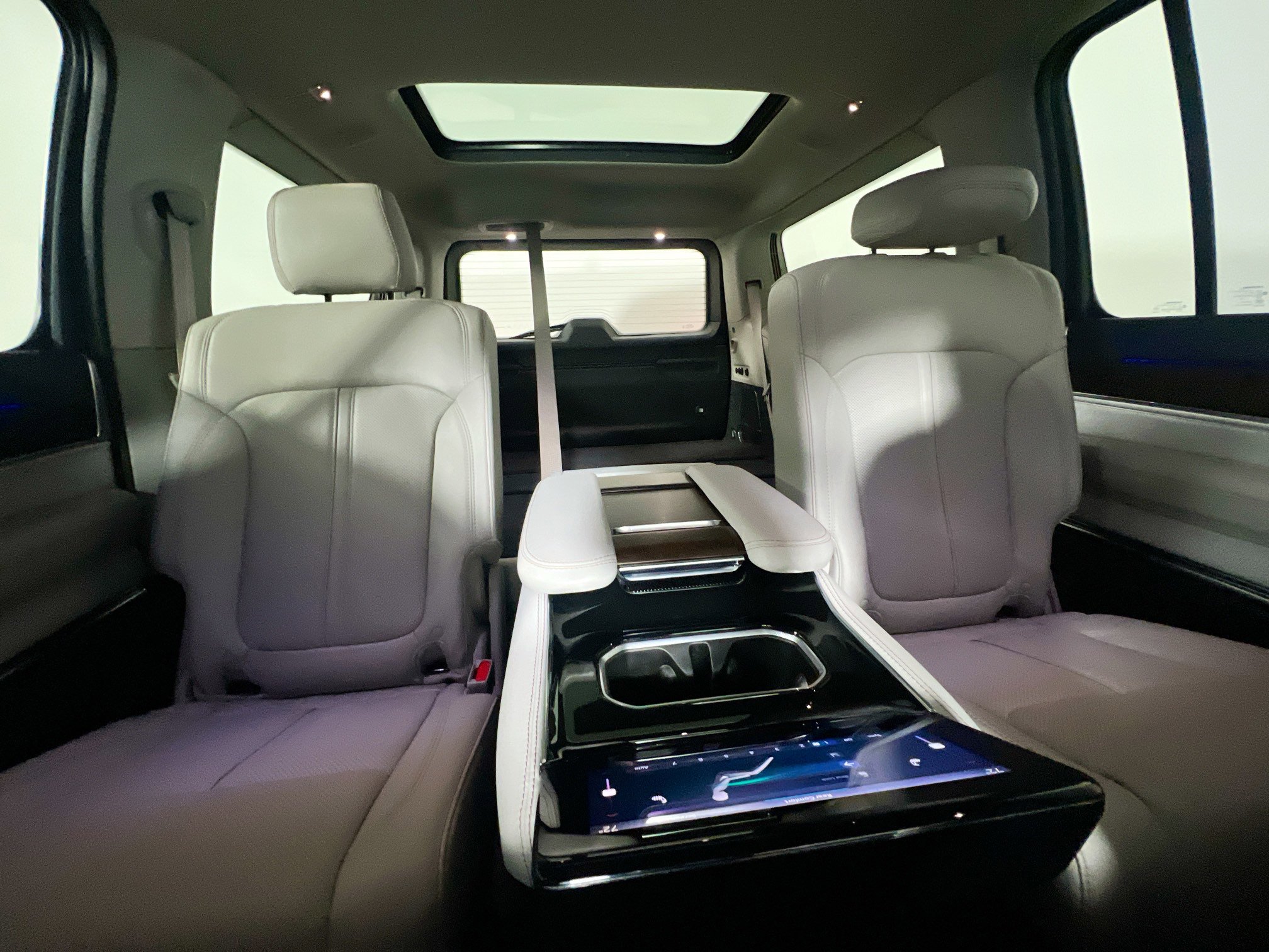 Used 2023 Jeep Grand Wagoneer 4WD image 31