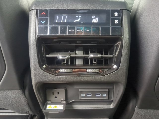 New 2027 Jeep Grand Cherokee L Limited RWD image 17