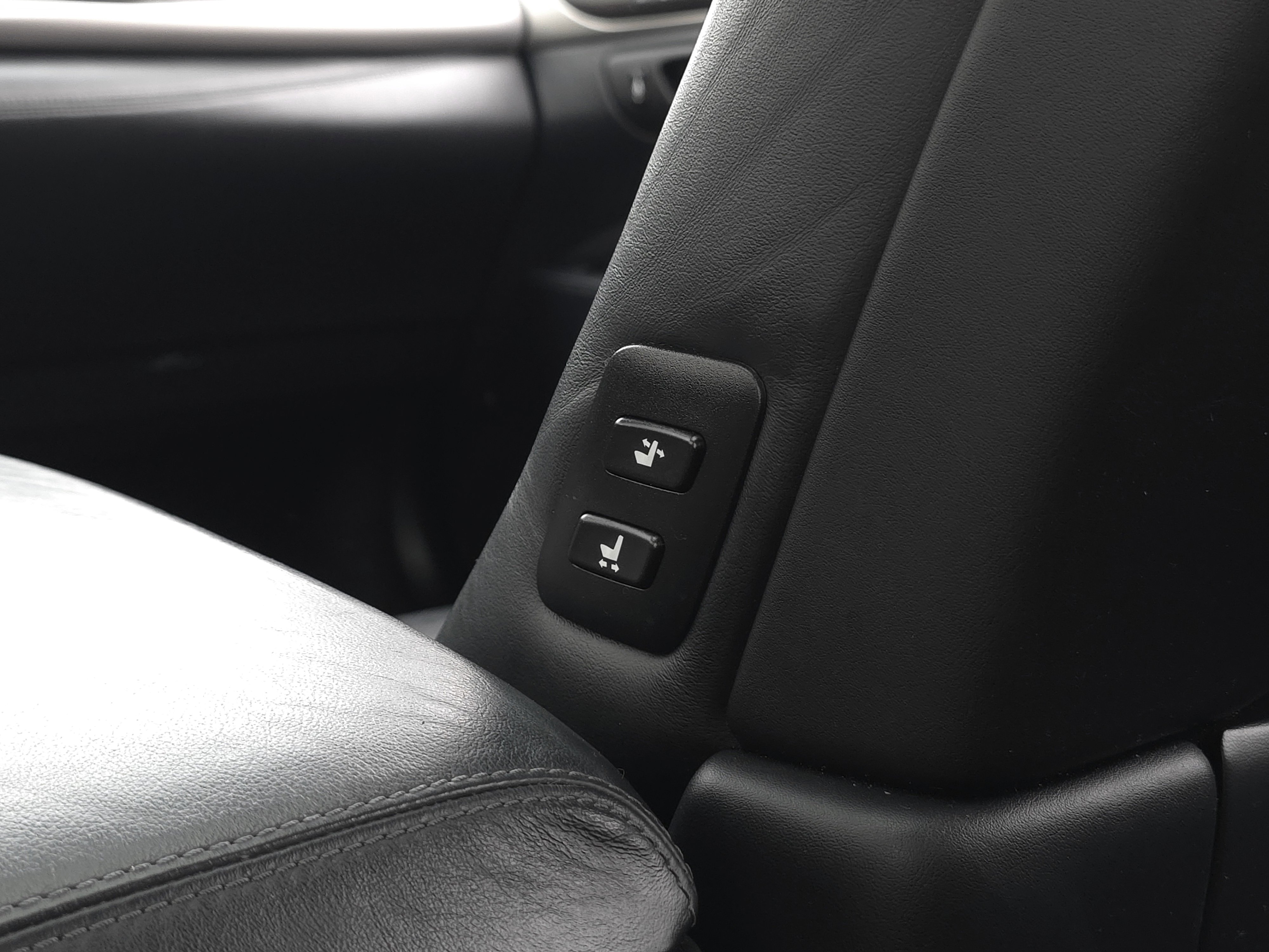 Used 2013 Lexus LS 460 AWD image 33