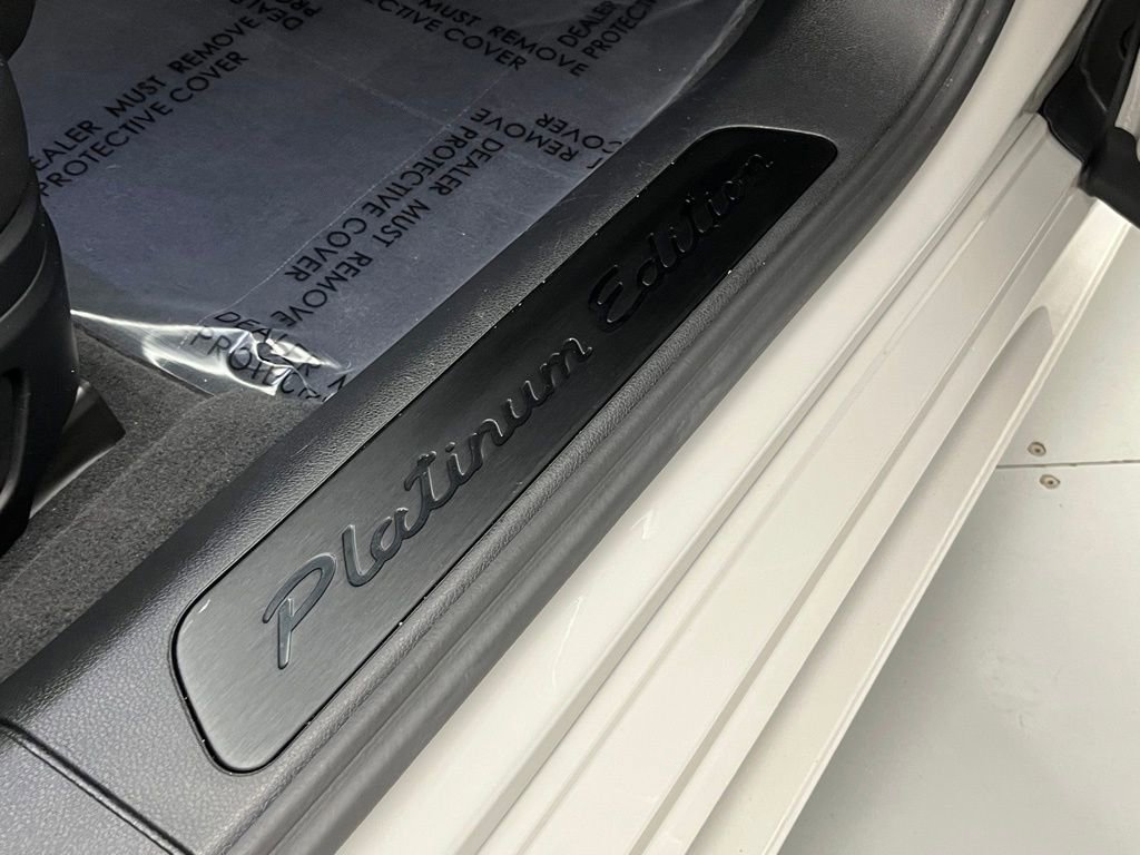 Used 2023 Porsche Panamera image 42