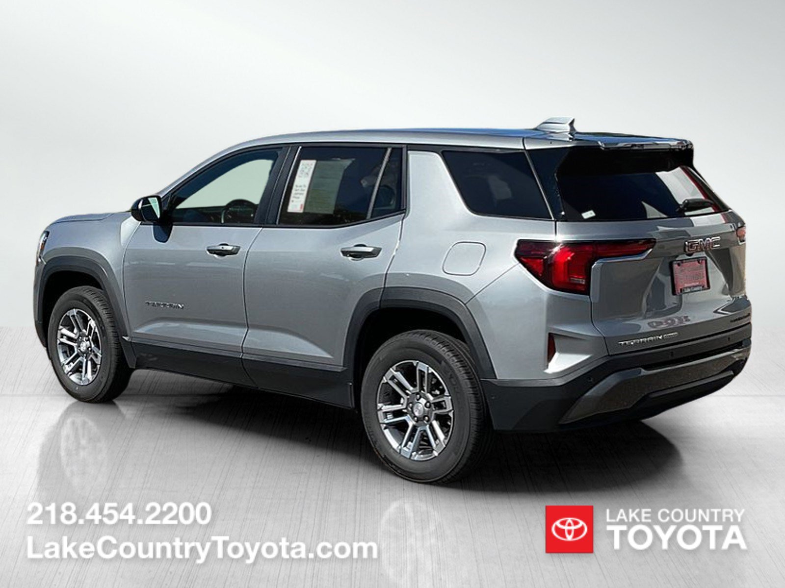 Used 2025 GMC Terrain Elevation AWD/4WD image 3