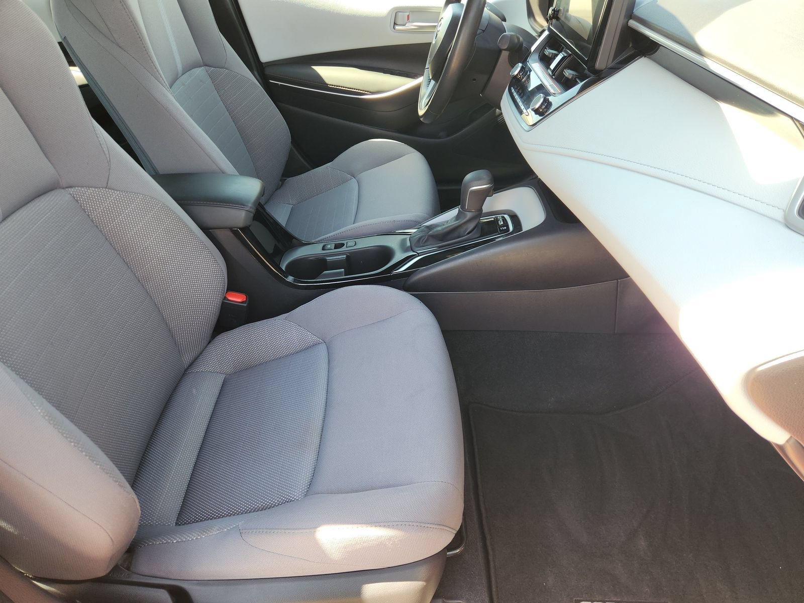 Used 2025 Toyota Corolla SE FWD image 17