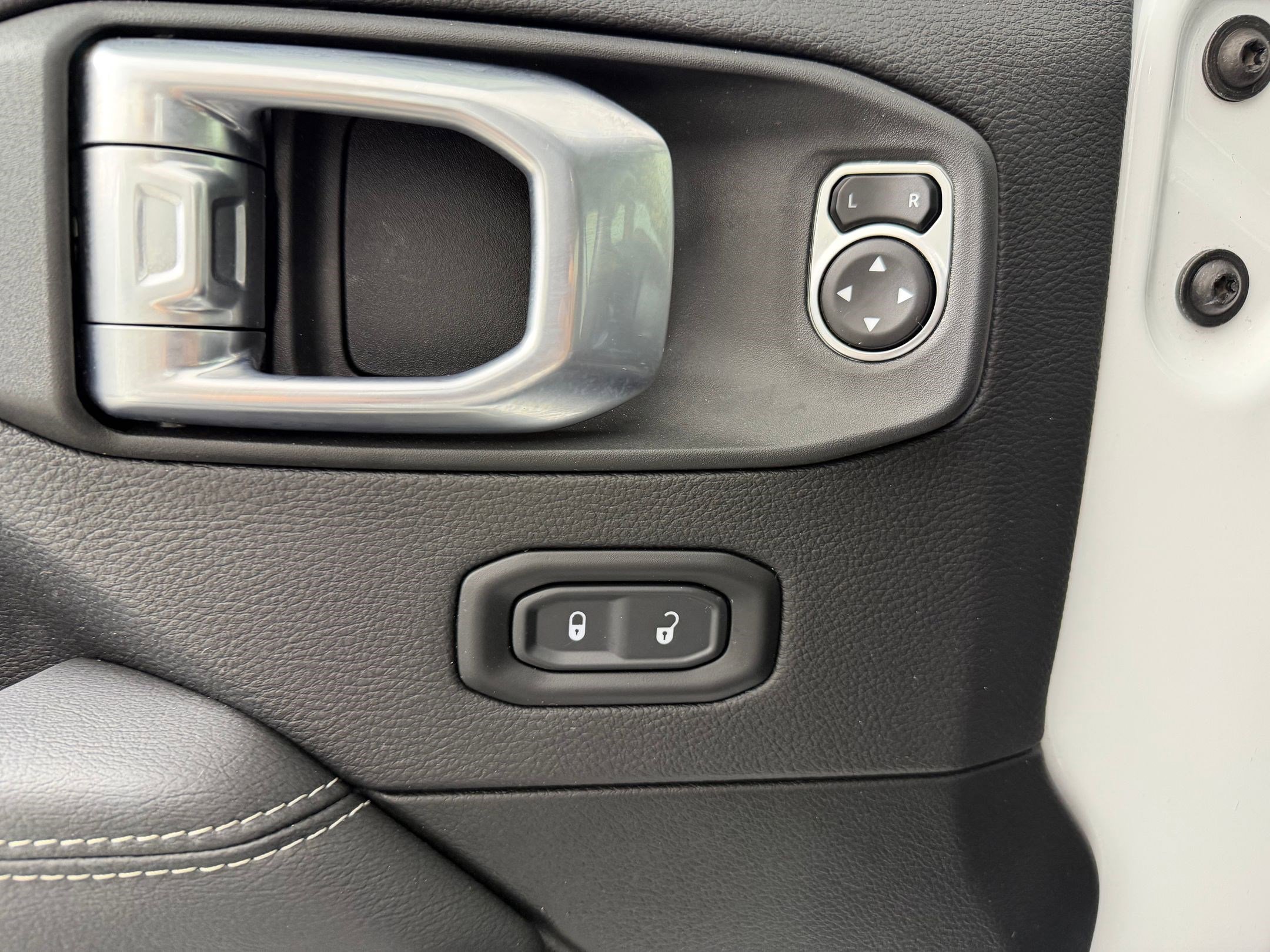 Used 2022 Jeep Wrangler Unlimited Sahara image 17