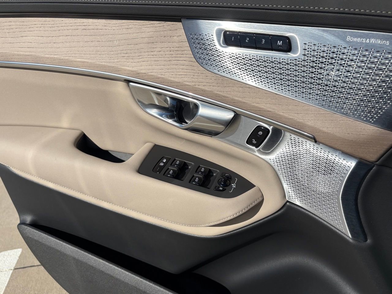 New 2026 Volvo XC90 B6 Ultra w/ Lounge Package image 19