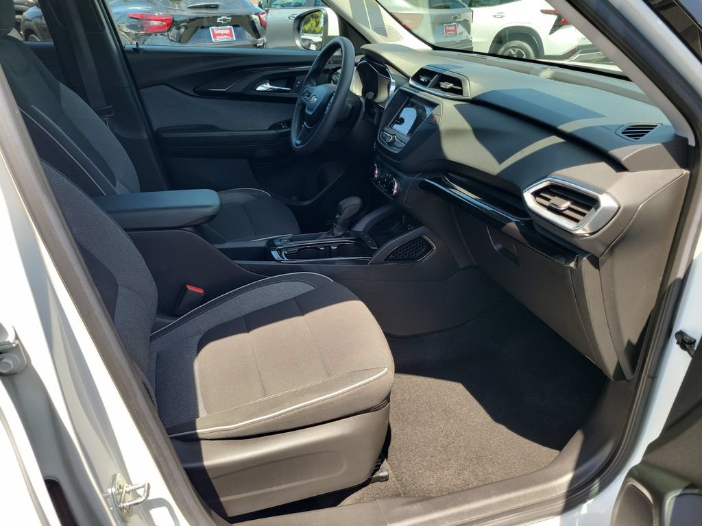 Used 2023 Chevrolet TrailBlazer LT FWD image 17