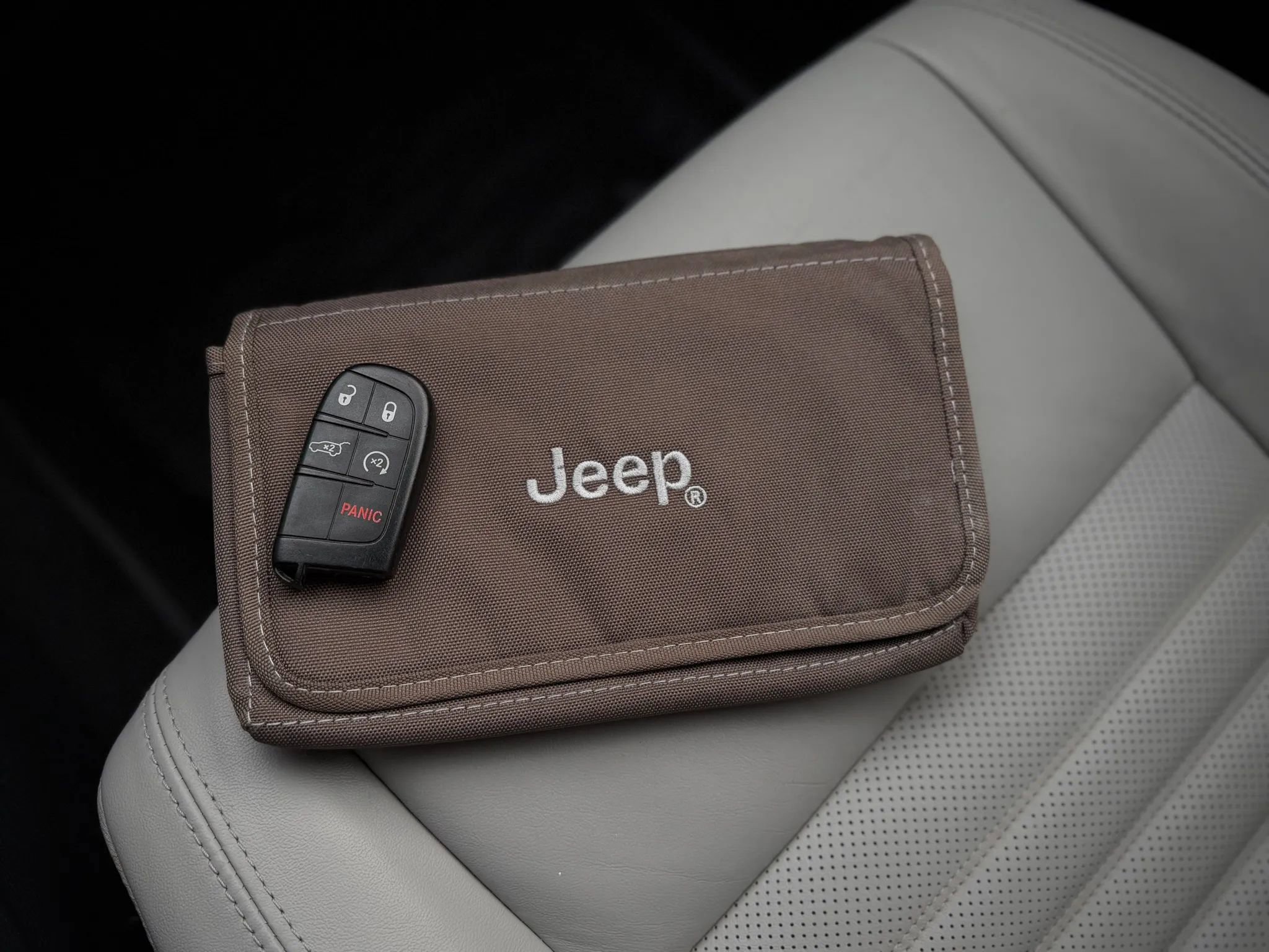 Used 2018 Jeep Grand Cherokee Limited image 26